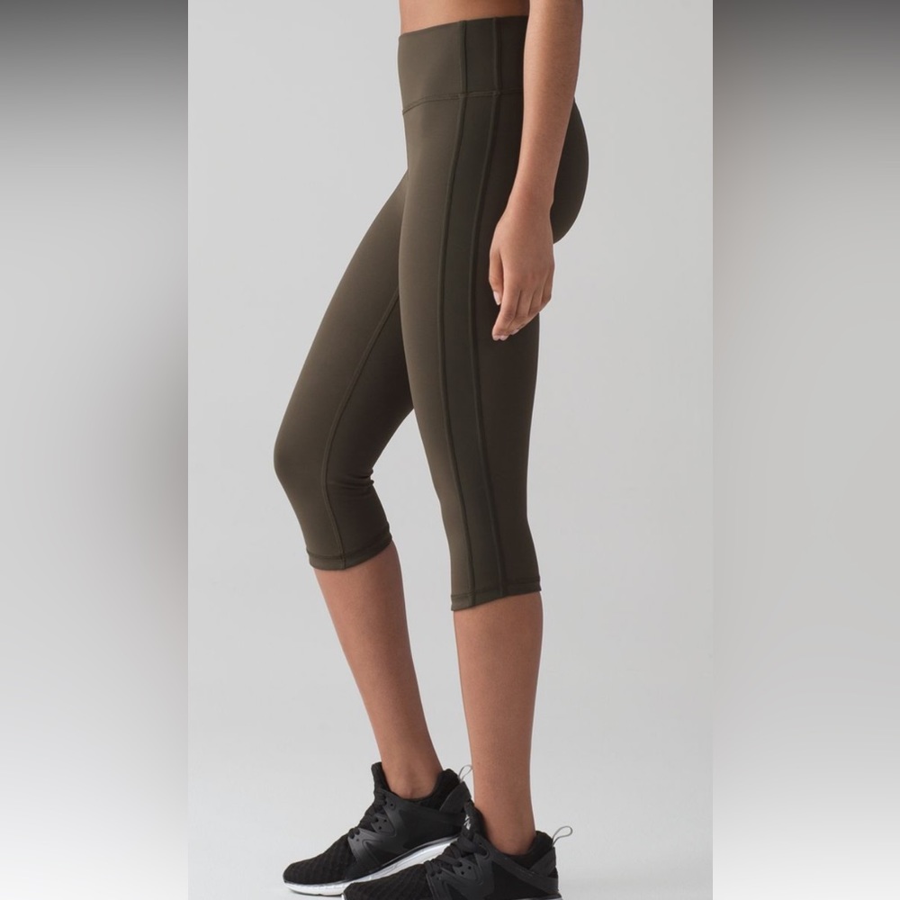 Lululemon Squad Goals Crop (17")